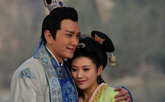 季贞一#才女相中一男子,写下情诗:何须问短长,尺寸自思量,后两句绝了