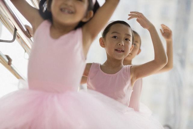 女儿|最伤女儿的“3句话”,容易给孩子留下阴影,父母别天天挂嘴边