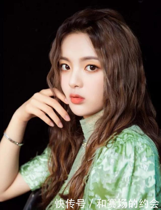 有种“整容“叫年底烫头!这3种卷发时髦显脸小,新年美出新高度