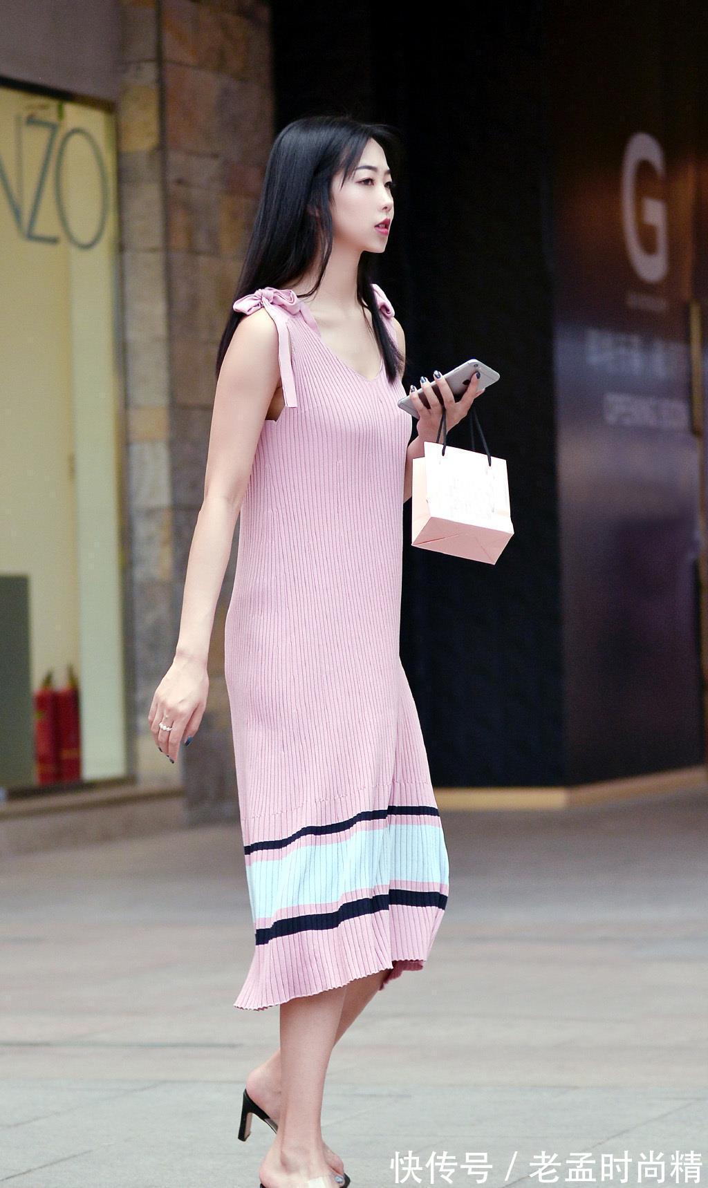 小姐姐|简约减龄的针织长裙,清凉舒适,青春靓丽的女生值得一试