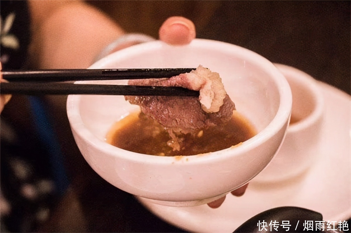  北方人VS南方人的火锅蘸料，虽然吃的是同一个锅，却是两种味道