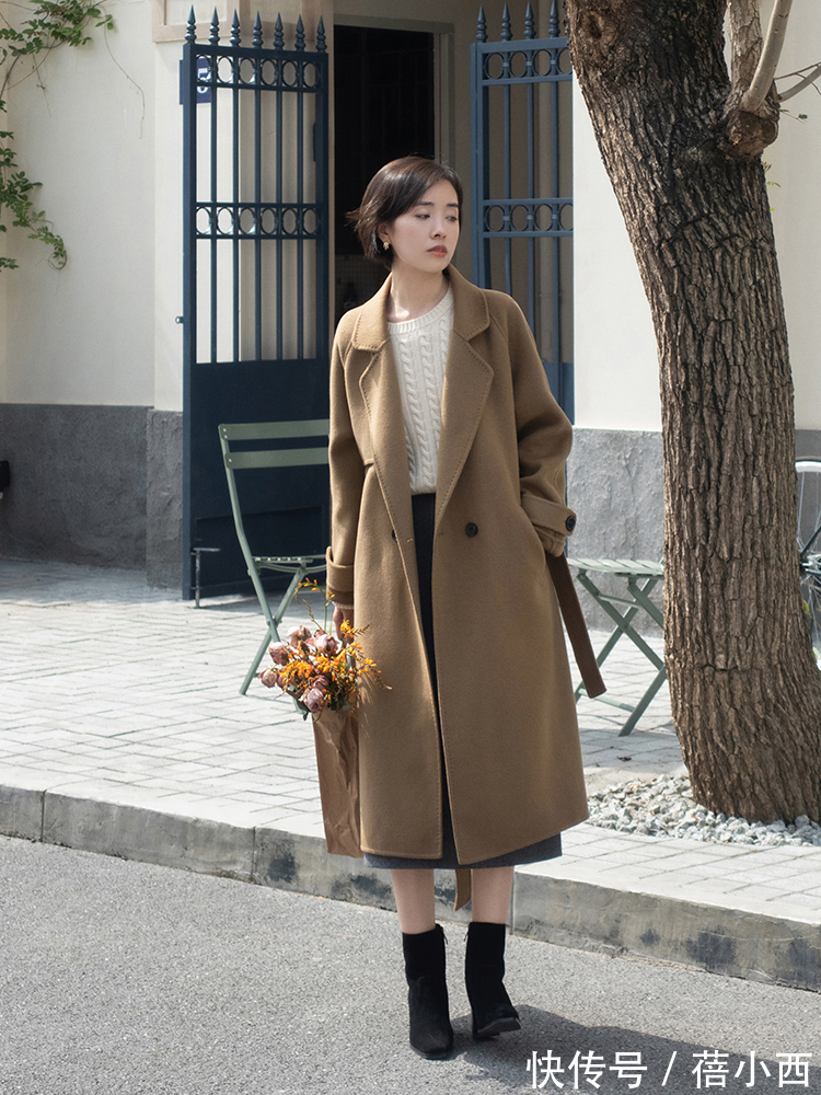 牛仔裤|冬季穿这5个“神仙色大衣”真香,搭配牛仔裤、半身裙高级显气质