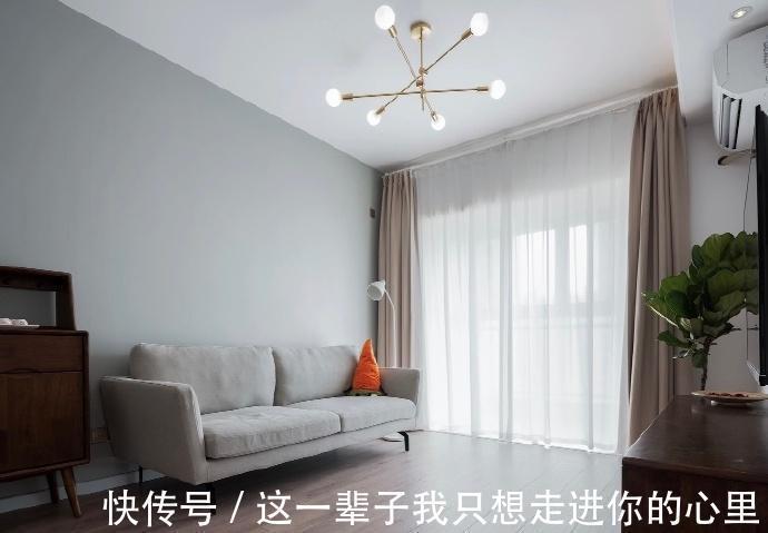 客餐厅|通风一年终于搬新家,墙面只刷乳胶漆,电视墙不造型,越看越耐看