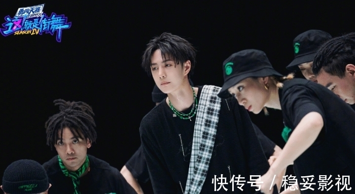 艺人|王一博中国红街头风造型公开后,他从主持人到街舞明星都有新变化