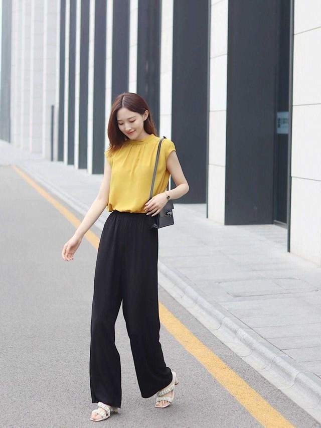 小个子|扔掉紧身裤吧!今年流行这几款,小个子初秋可以这样穿,百搭舒适