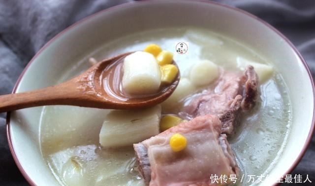 做排骨湯，多加這“1步”湯白如牛奶，補氣益血，臉色好身體棒