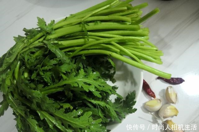 辣子鸡丁|2荤1素晚餐,经济又家常,长身体和减肥的都齐了,做法简单