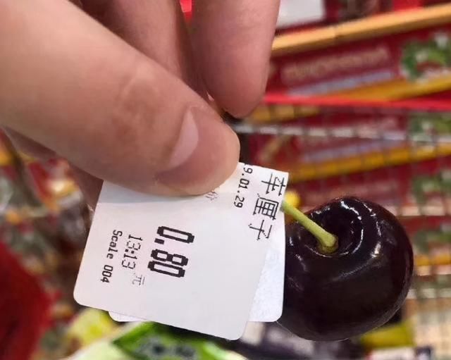 “穷就老实告诉孩子”，孩子想吃40一斤的草莓，奶奶做法引热议