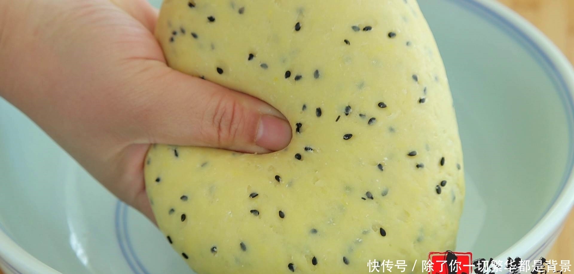 过年了,面粉别只蒸馒头,加5个鸡蛋,秘制一做,过年出锅抢光光