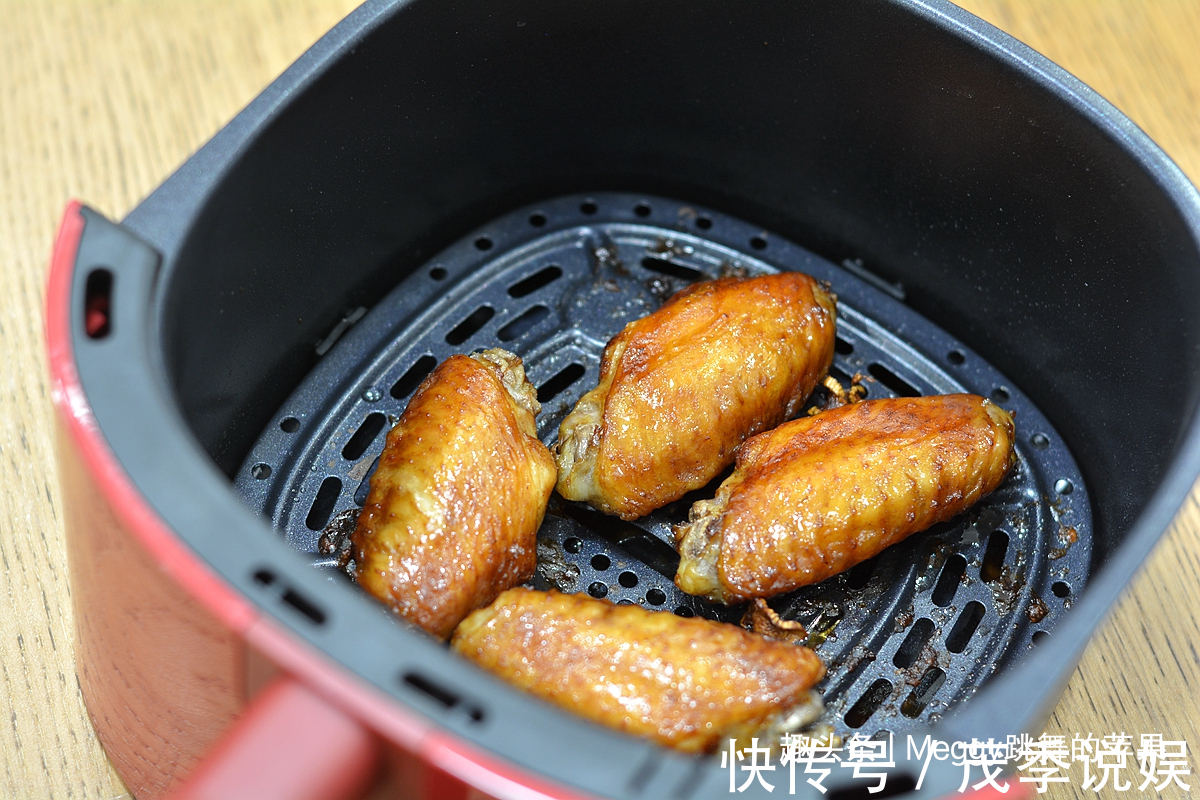 薯条|谁还不是个孩子烤一锅鸡翅和薯条解解馋,不用一滴油健康好吃