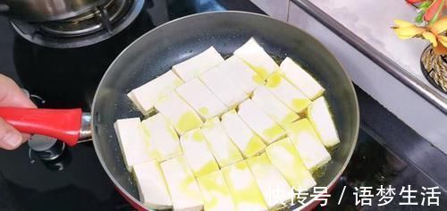 豆腐的这个做法火了,一分钟学会,不煮不炒也不炖,比吃肉还香