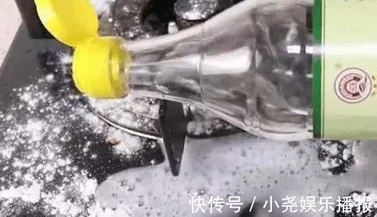 家里“灶台”脏了别用水擦，教你2个小方法，灶台立马干净如新