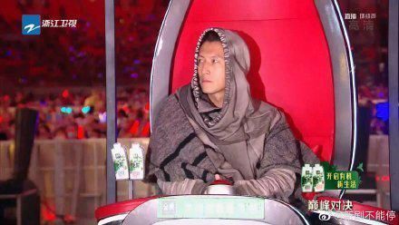 好声音|李健“忍冻”歌唱,唱完就穿棉袄,节目组抗冻,好声音实在不抗冻