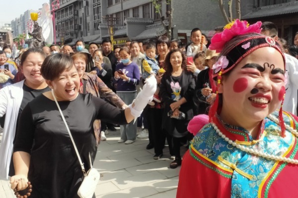 运城|为刺激城市居民消费，山西斥巨资打造了一条民俗风情街，备受青睐