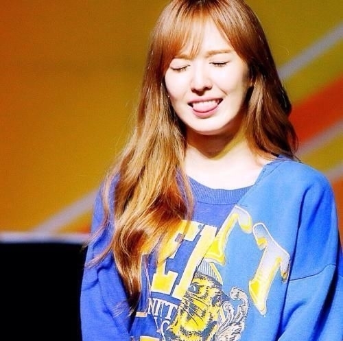 张润贞 她坠落舞台消失一年!如今再度复出主持,身体真实状态令人落泪