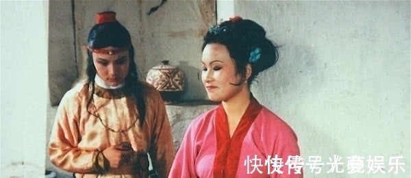 贾宝玉$晴雯告诉林黛玉一个关于贾宝玉的秘密,王夫人知道后,立刻撵走她