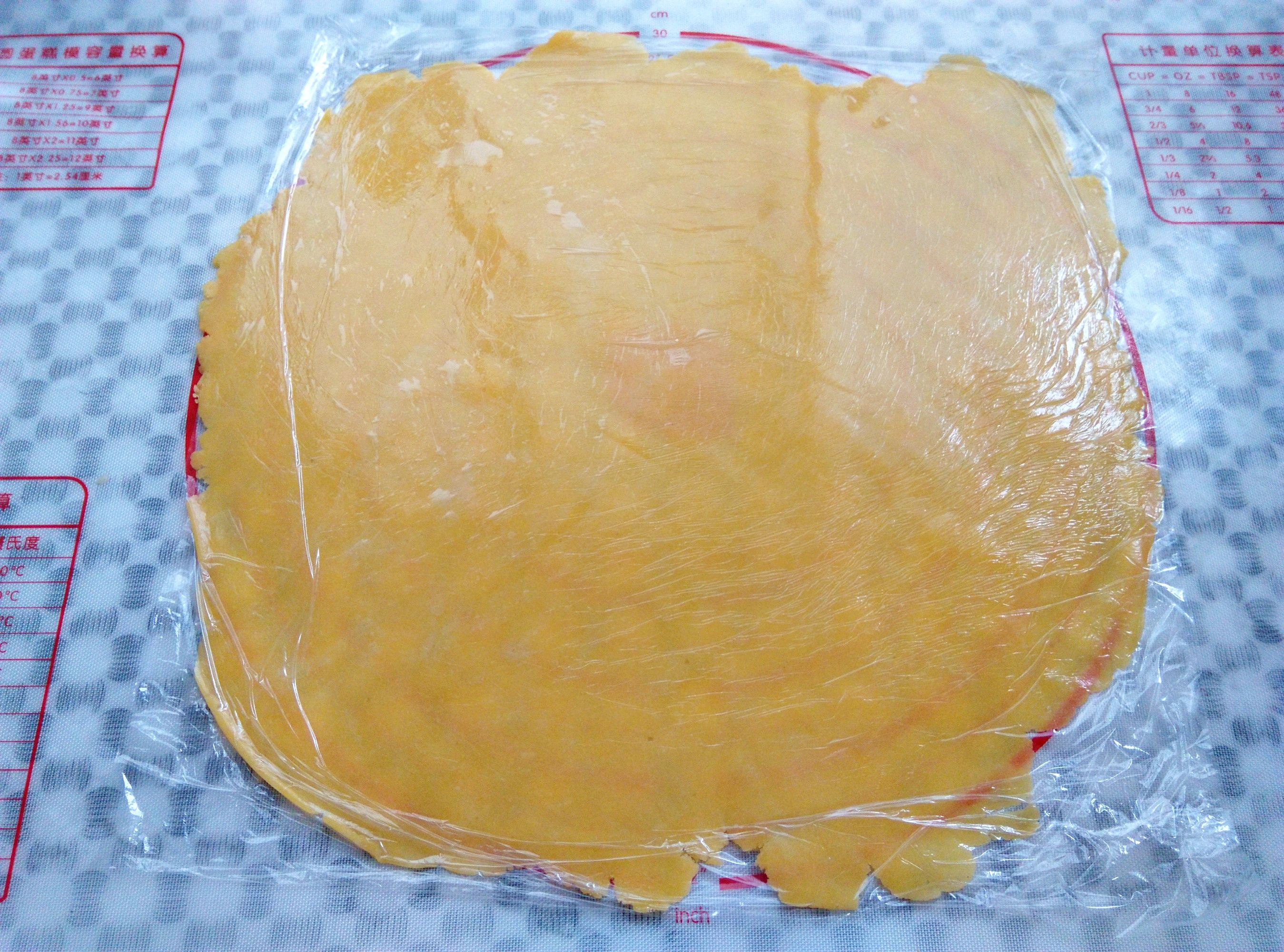 婆婆收了个32斤的大南瓜,我用它做南瓜派,香甜细腻比蛋糕还好吃