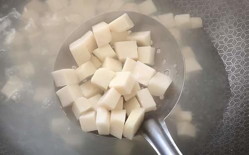 芋头创新吃法，不蒸不煮不红烧，颜值高口感好，老人小孩都爱吃