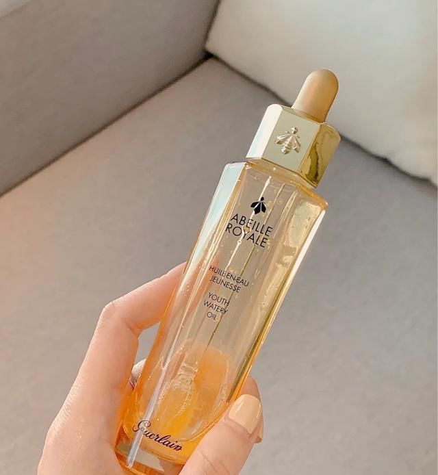 熬夜|入门级大牌精华怎么选HR轻易别用,红腰子盲选,娇韵诗熬夜帮