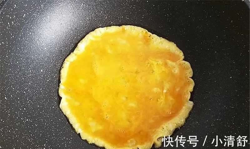 搅拌均匀|孩子经常吃的零食,和鸡蛋一起炒,香味独特,孩子吃得很开心