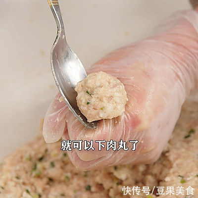 蛋卷|荸荠水果做成全家福，内含8种食材，口口汤鲜