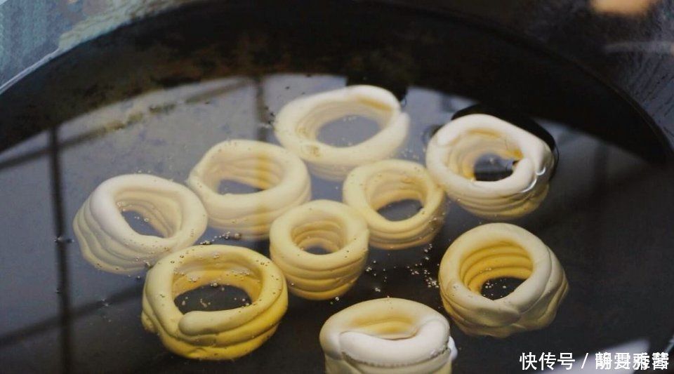 白糖和糯米粉还能这么吃，第一次吃就吃上瘾了，外酥里糯