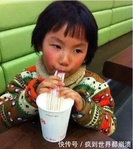 |搞笑图片幽默段子笑话: 哈哈哈,孩子你用这么多吸管干啥呀