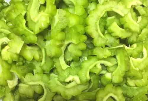苦瓜炒肉丝|这菜被称为“天然泻药”，准时上厕所，胖人越吃越瘦，口臭远离你