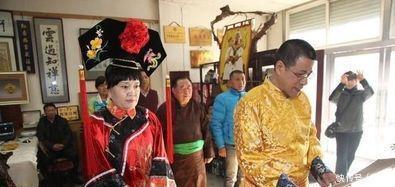 古代|他是乾隆七世孙,穿龙袍过着古代皇帝的生活,还留有皇帝扳指!