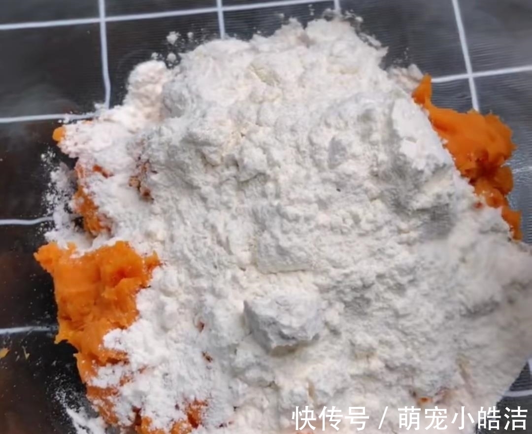 红薯做的小糖饼，柔软好吃，孩子吃不够