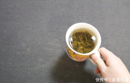 起床|隔夜的茶水一滴都不能倒,解决了起床后的大烦恼,后悔现在才知道