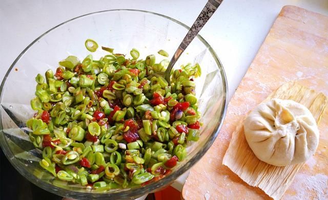 营养|秋天,此菜再不吃就过季了,营养极高,一次买3斤,蒸包子吃最香