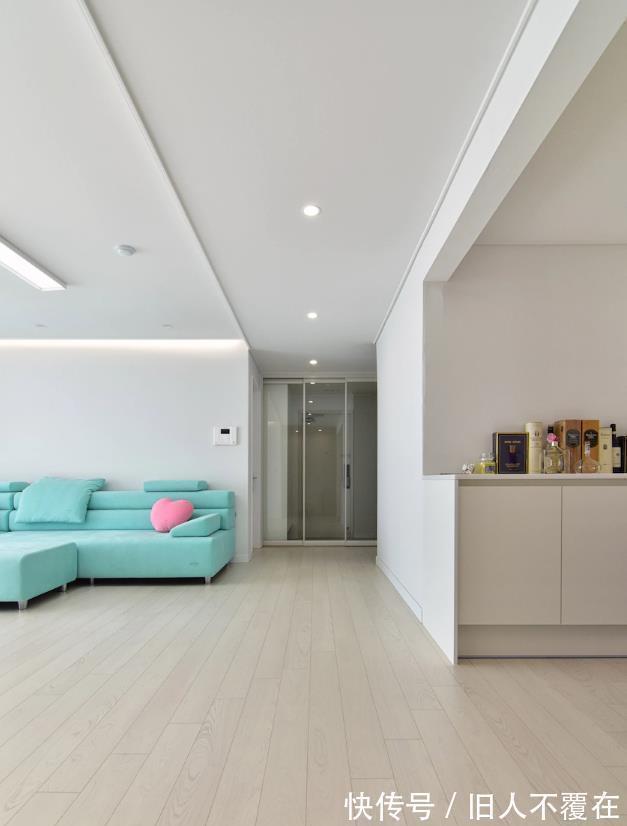 客厅|看完他家130㎡明白了，档次在舒适面前一文不值，越极简越受欢迎