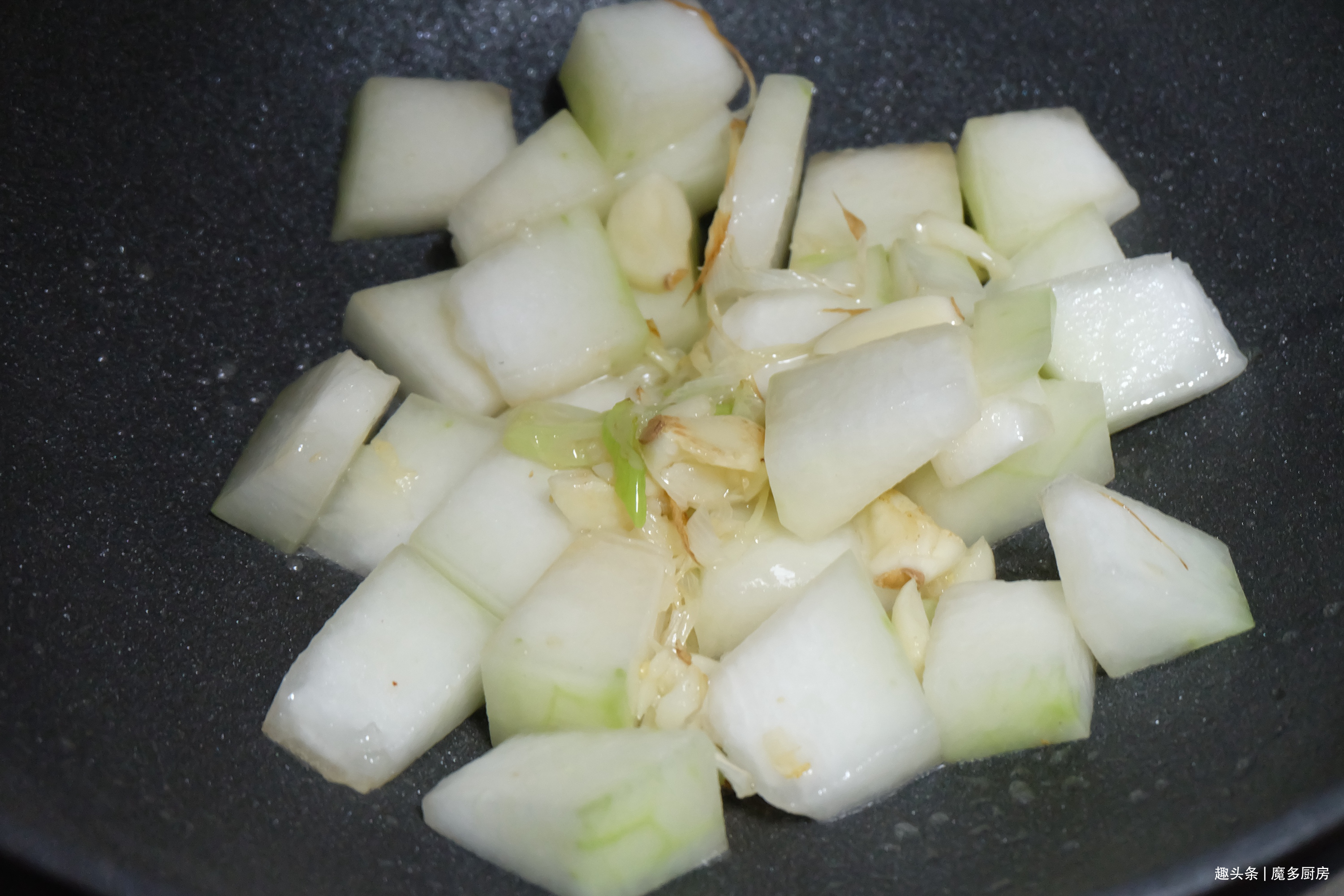 全职妈妈准点做晚餐,20分钟做出一桌家常饭菜,营养健康味道香