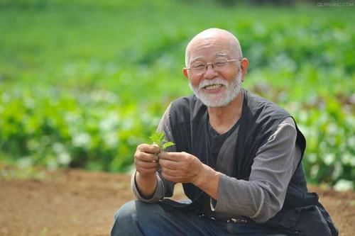 长寿老人|1500名长寿老人调查发现：长寿之人都有3大共同点，他们不爱运动