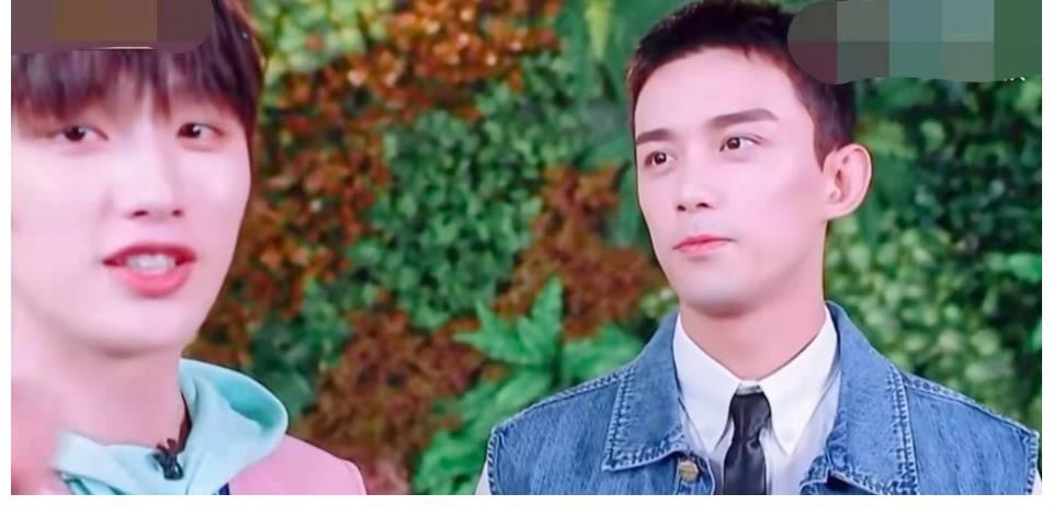 粉丝们|丁程鑫教吴磊撒娇wink，吴磊害羞到低头，丁程鑫反应让人直呼磕到了