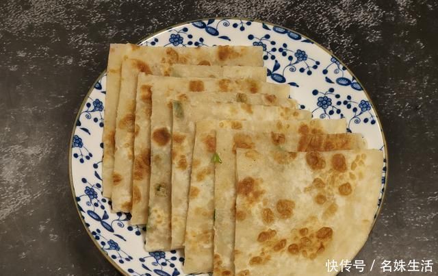 奶奶用了一辈子的烙饼做法,外焦里软,凉了不硬,比饭店卖的好吃