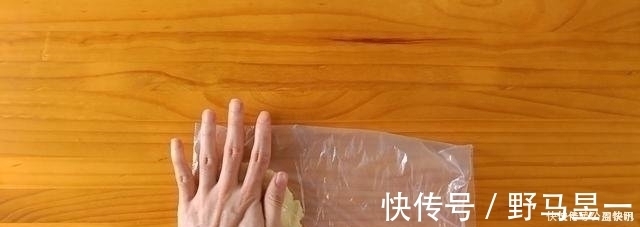 面团|一口下去就爆浆的卡士达酥皮泡芙，大气孔不塌陷的秘密都在这