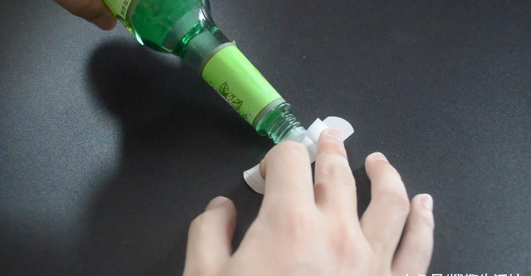 眼镜|创可贴贴在眼镜上太厉害了, 解决了很多人的困扰, 看完赶紧去试试