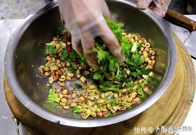  必备|下酒菜必备，这样做香菜花生，散发浓浓香味，好吃又入味