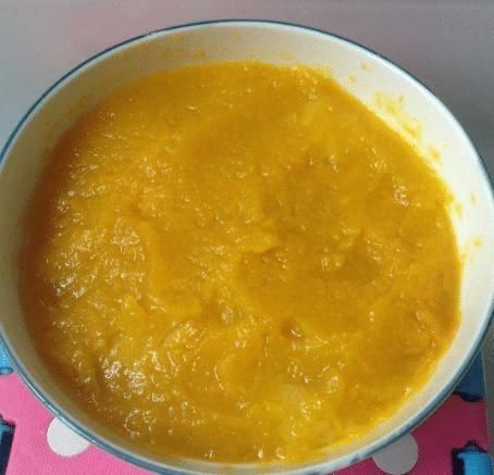 南瓜里面加鸡蛋,味道香甜浓厚,操作简单,轻松搞定早餐!