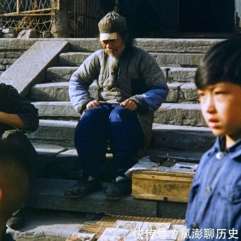 年代|60年代中国老照片火红的时代，人们激情四射，年轻人比想象中开放