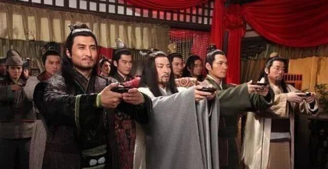 临刑|单雄信临刑前,结拜兄弟来送行,为何唯独喝了程咬金的送行酒?