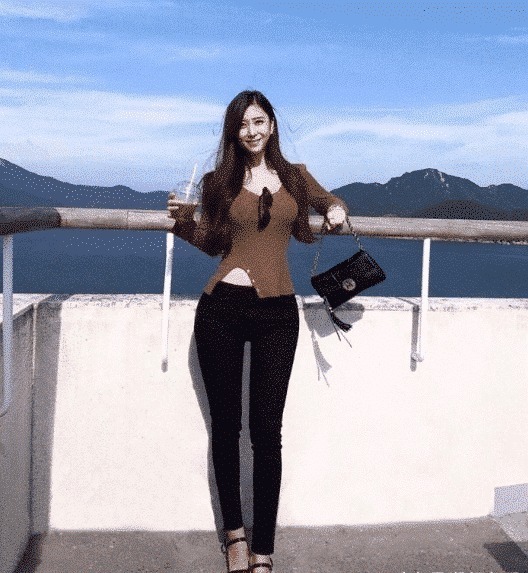 街拍牛仔裤穿搭,微胖的身材也可以穿搭很自信