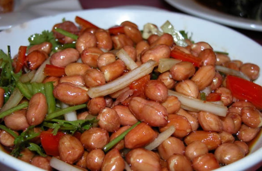 煮花生米别再傻傻加水,只需加一瓶“饮料”,花生入味还贼香!