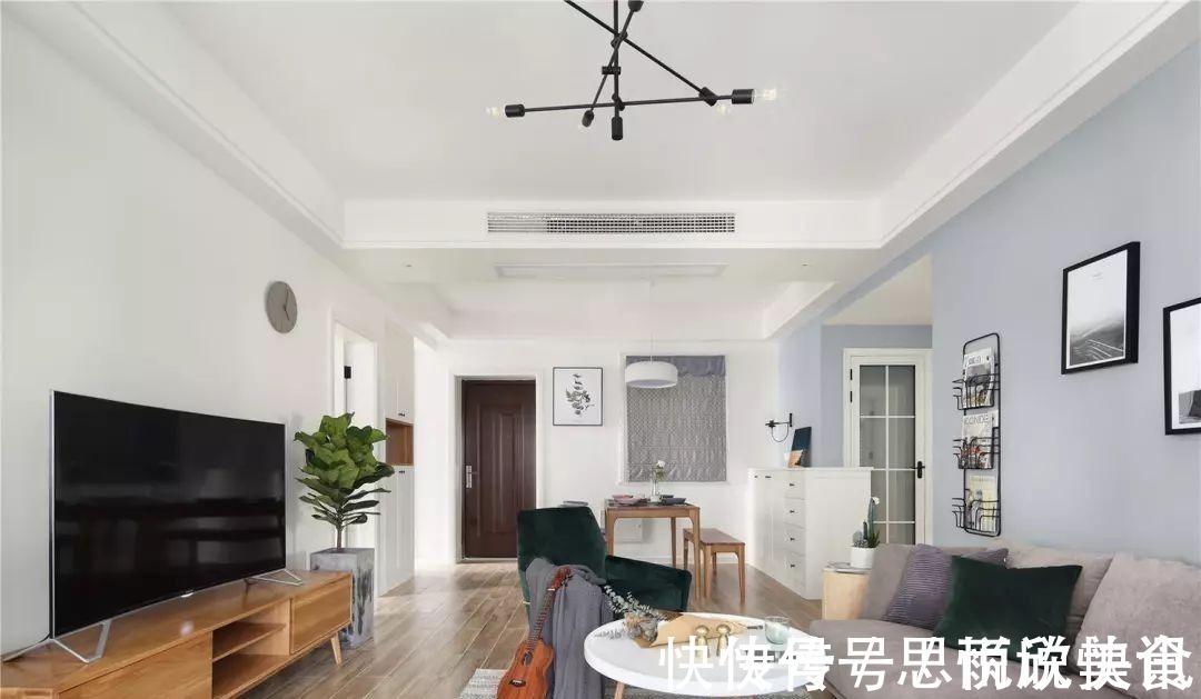 北欧风|127㎡休闲北欧风,卫生间超大的镜面柜,舒适明亮