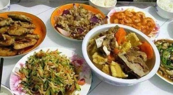 婆婆|婆婆承包一日三餐,把饭菜发到朋友圈,同事别人的婆婆