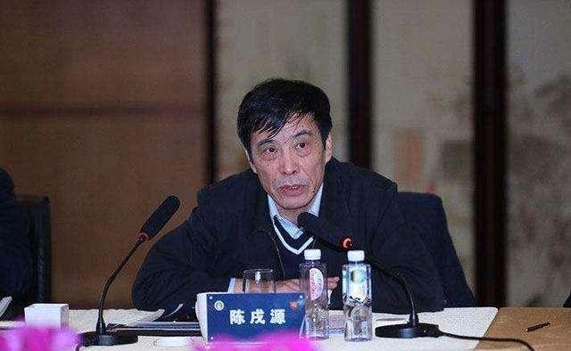 中国足协|国足闹大笑话,陈戌源争议决定引爆质疑,球迷怒批,李霄鹏被坑惨