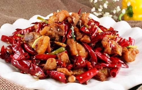  干辣椒段|辣子鸡丁，用鸡腿还是鸡胸？教你正确做法，鸡丁嫩滑好吃不发柴