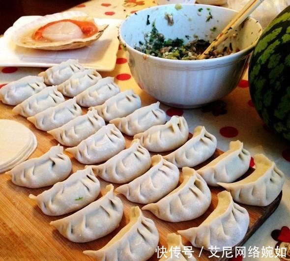 饺子|包饺子别用手捏了,教你正确做法,快速不脏手五分钟一屉